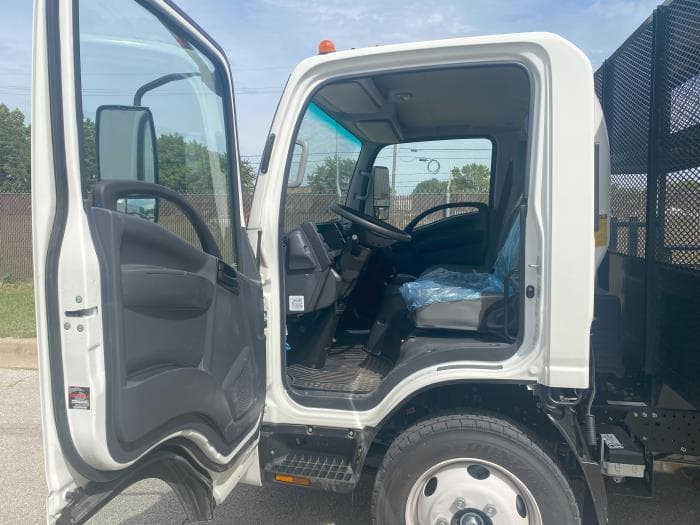 2025 Isuzu NRR — photo 11