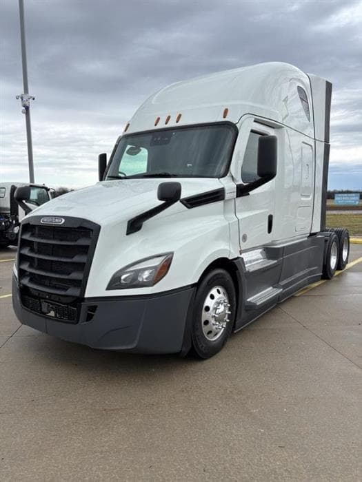 2023 Freightliner Cascadia — photo 2