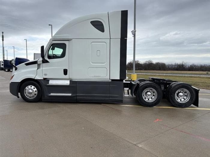 2023 Freightliner Cascadia — photo 5