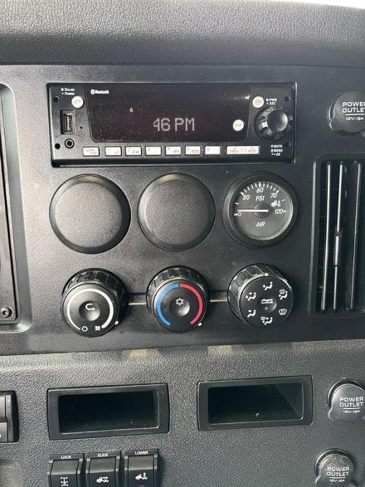 2023 Freightliner Cascadia — photo 14