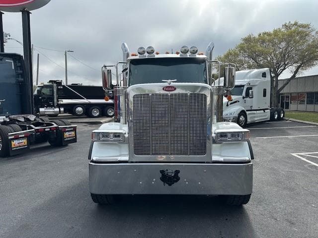 2027 Peterbilt 589 — photo 10