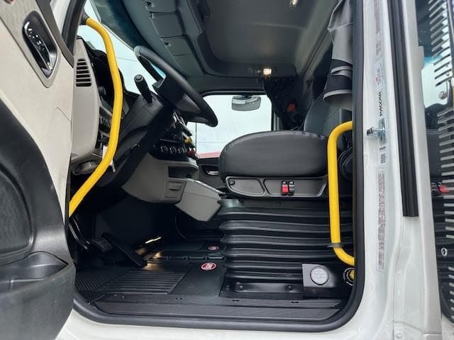 2027 Peterbilt 589 — photo 12