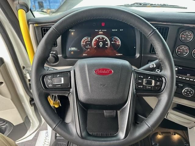 2027 Peterbilt 589 — photo 15