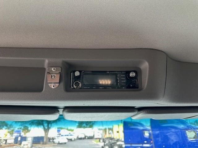 2027 Peterbilt 589 — photo 19