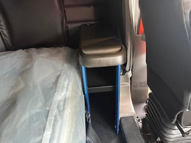 2027 Peterbilt 589 — photo 22