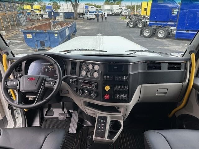 2027 Peterbilt 589 — photo 25
