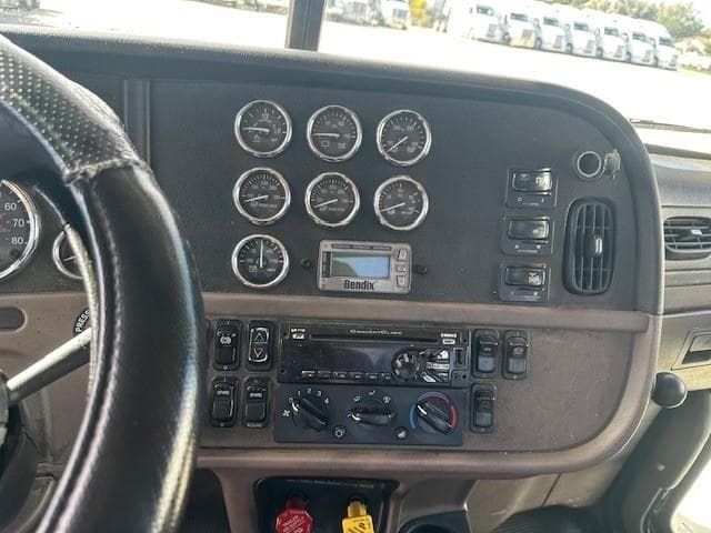 2020 Peterbilt 579 — photo 12