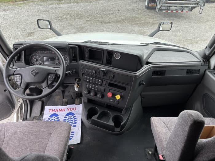 2025 International LT — photo 7
