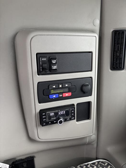 2025 International LT — photo 12