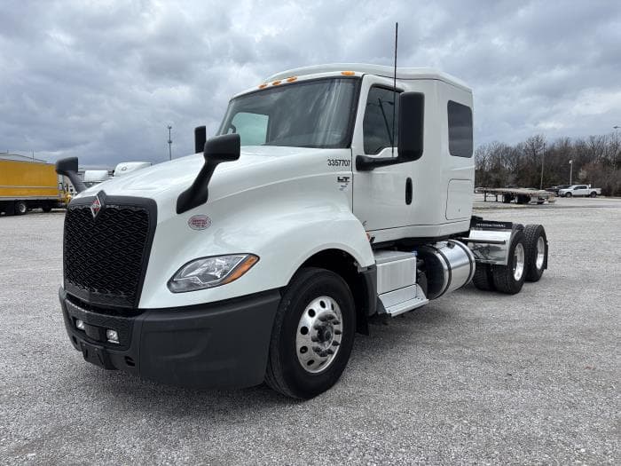 2025 International LT — photo 2
