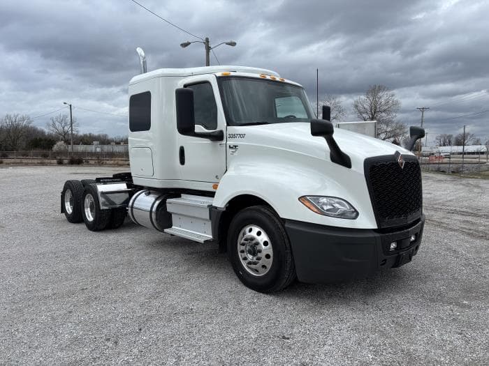 2025 International LT — photo 3