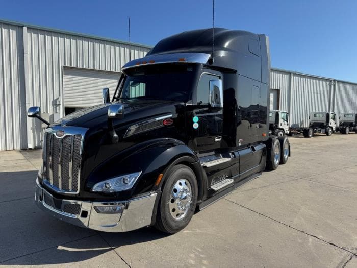 2027 Peterbilt 579 — photo 2