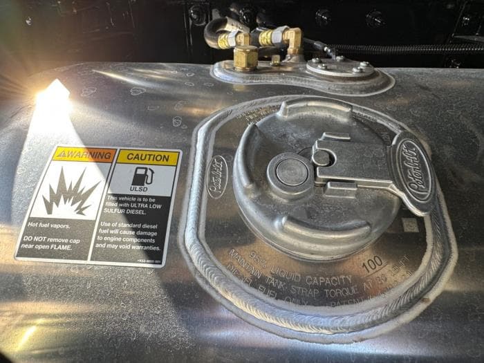 2027 Peterbilt 579 — photo 19