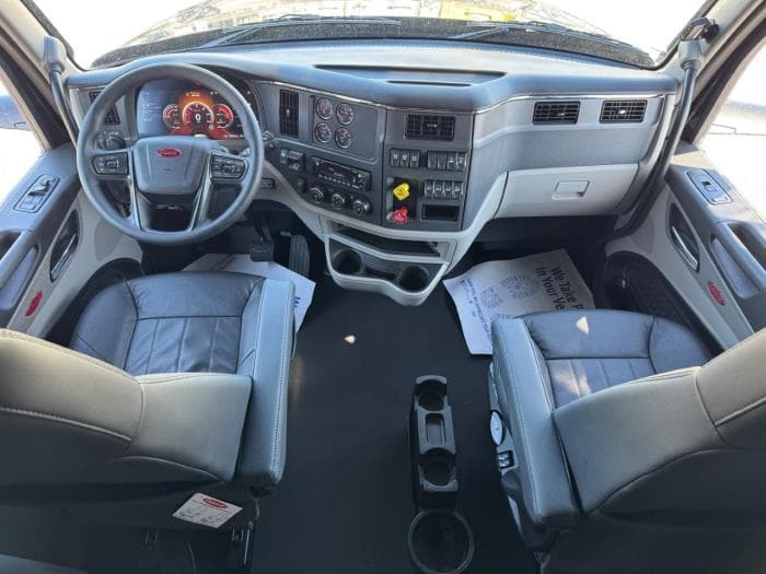 2027 Peterbilt 579 — photo 32