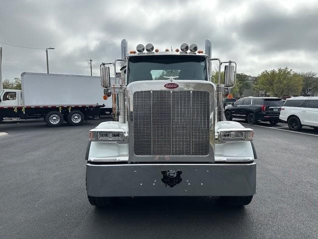 2027 Peterbilt 589 — photo 9