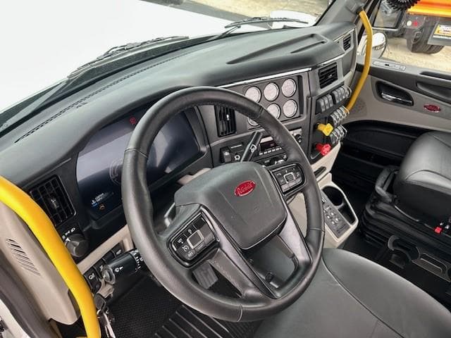 2027 Peterbilt 589 — photo 13