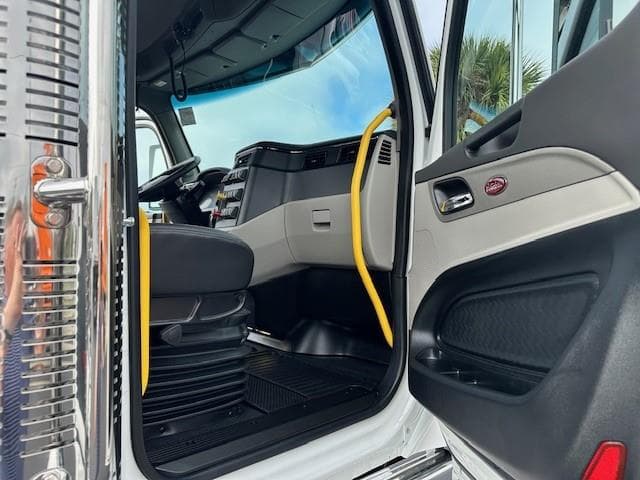 2027 Peterbilt 589 — photo 19
