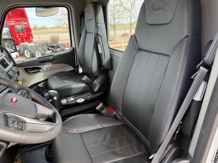 2027 Peterbilt 567 — photo 8