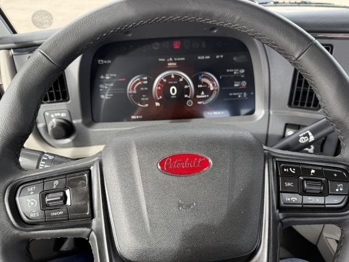 2027 Peterbilt 567 — photo 9