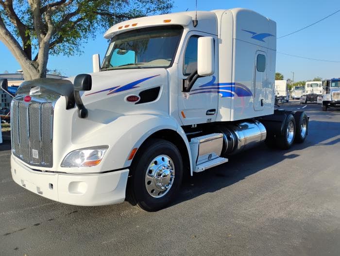 2022 Peterbilt 579 — photo 2
