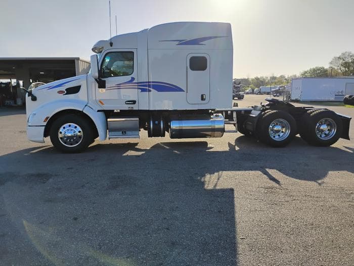 2022 Peterbilt 579 — photo 3