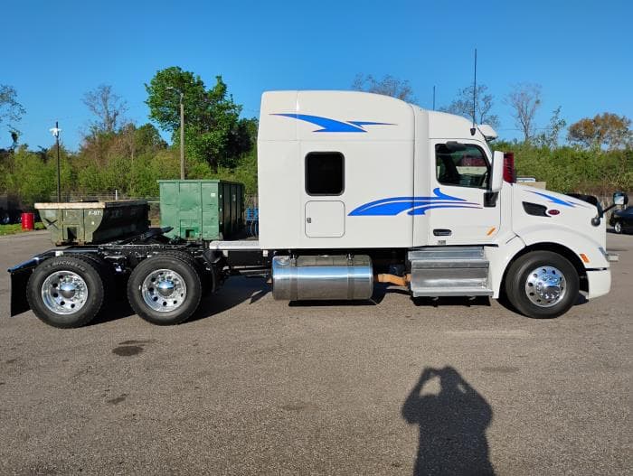 2022 Peterbilt 579 — photo 7