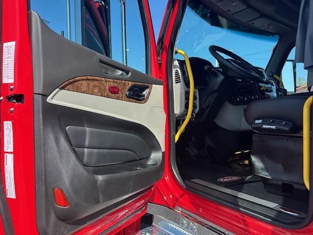 2027 Peterbilt 589 — photo 10