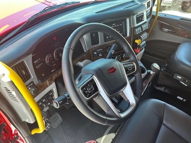 2027 Peterbilt 589 — photo 13