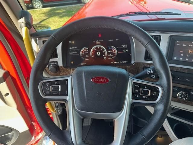 2027 Peterbilt 589 — photo 14
