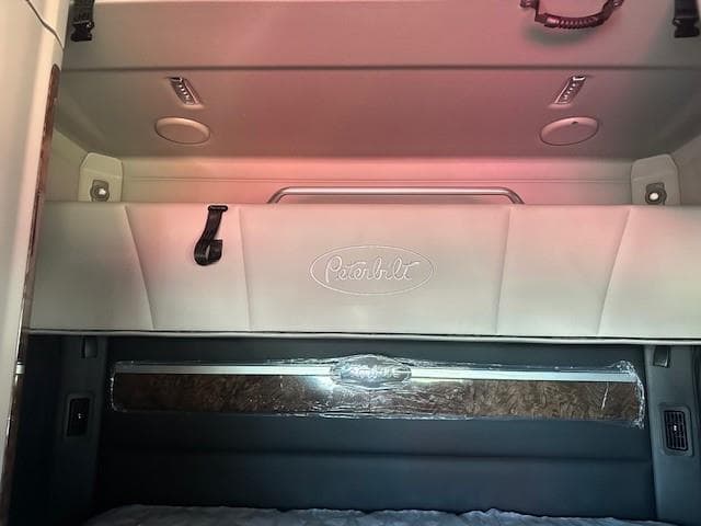 2027 Peterbilt 589 — photo 28
