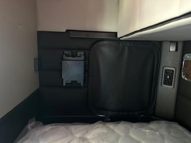 2027 Peterbilt 589 — photo 30