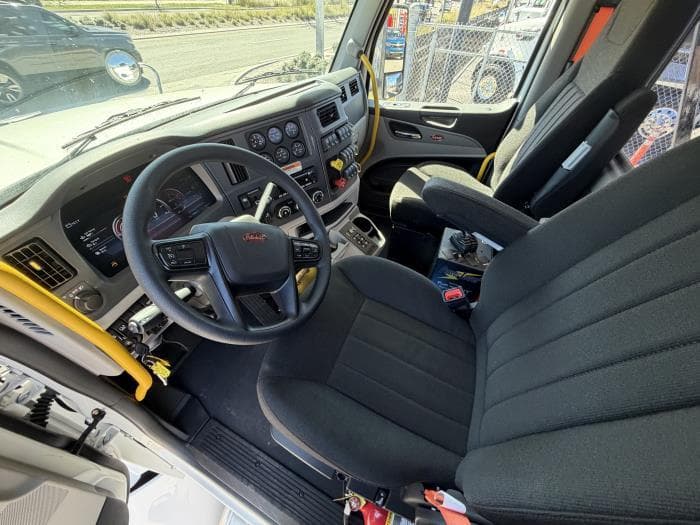 2027 Peterbilt 567 — photo 8