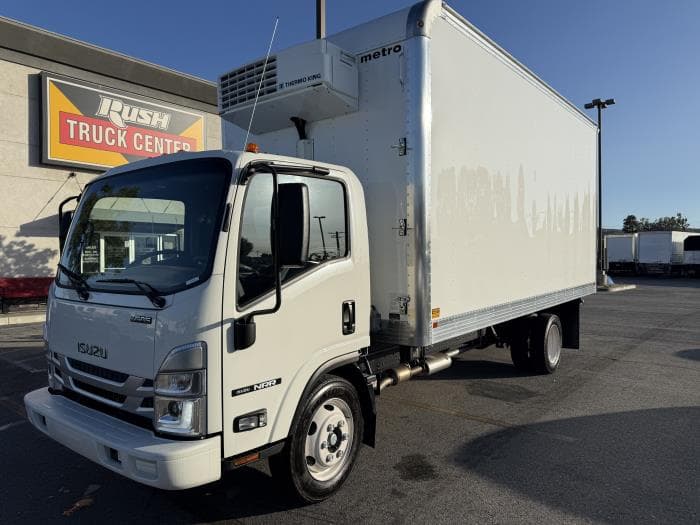 2025 Isuzu NRR — photo 2