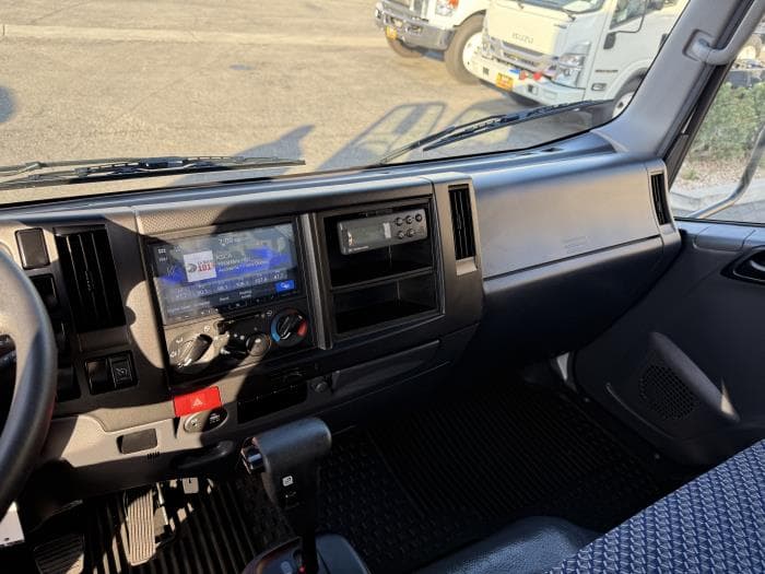 2025 Isuzu NRR — photo 16