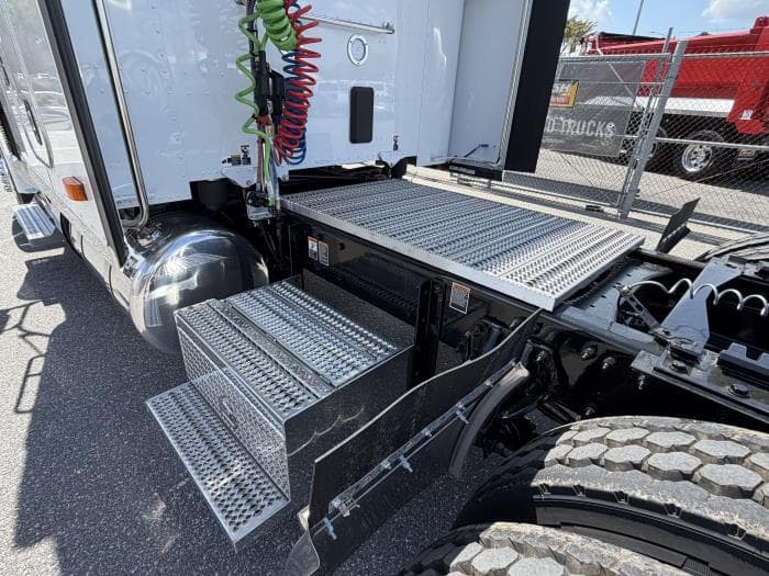 2027 Peterbilt 589 — photo 5
