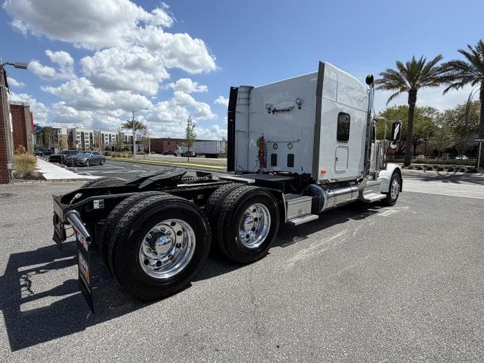 2027 Peterbilt 589 — photo 10