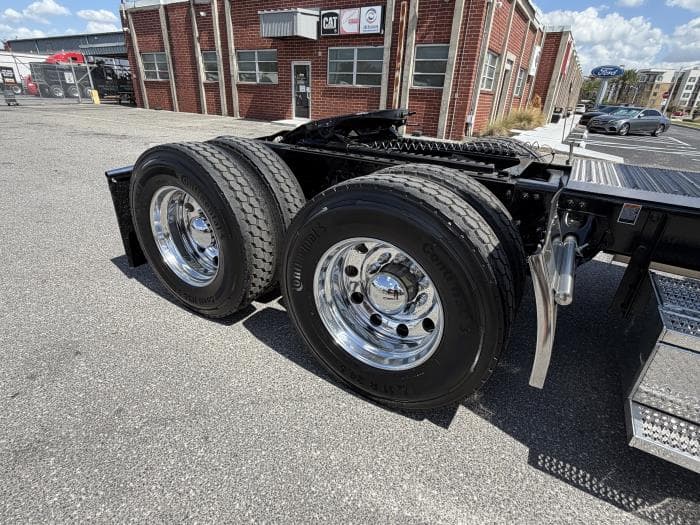 2027 Peterbilt 589 — photo 14