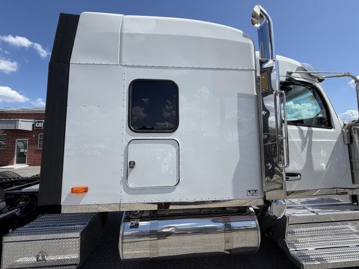 2027 Peterbilt 589 — photo 15