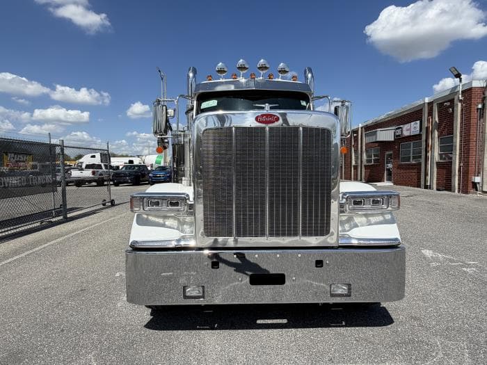 2027 Peterbilt 589 — photo 17
