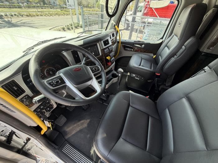 2027 Peterbilt 589 — photo 21