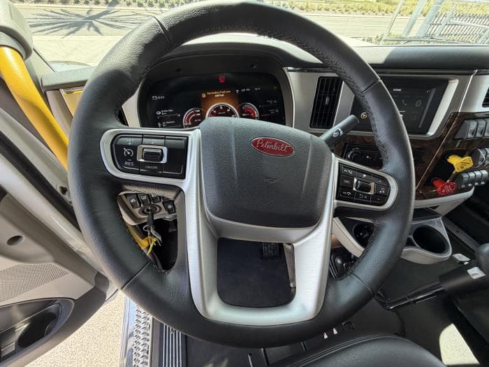 2027 Peterbilt 589 — photo 22