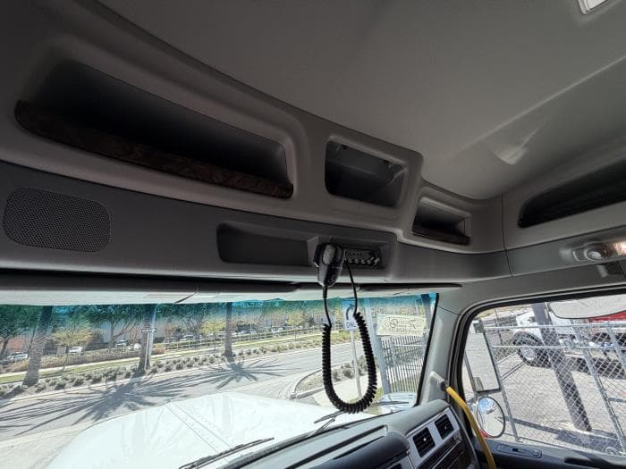 2027 Peterbilt 589 — photo 25