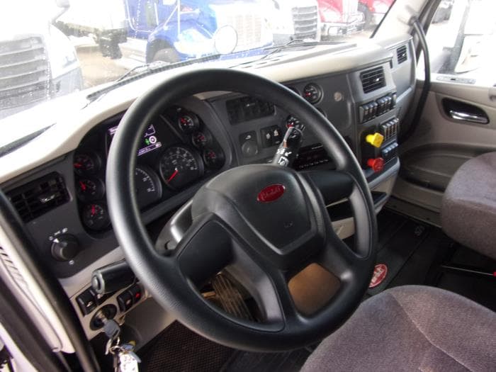 2020 Peterbilt 579 — photo 11