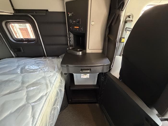 2027 Peterbilt 589 — photo 30