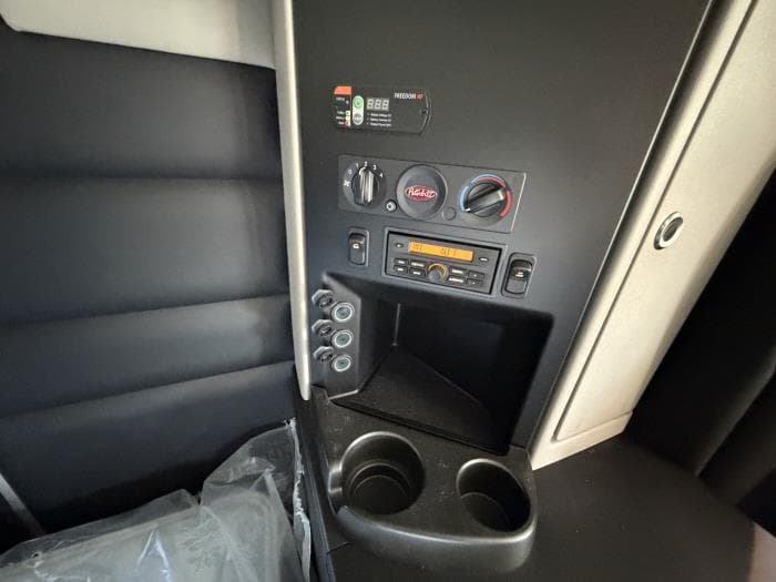 2027 Peterbilt 589 — photo 31