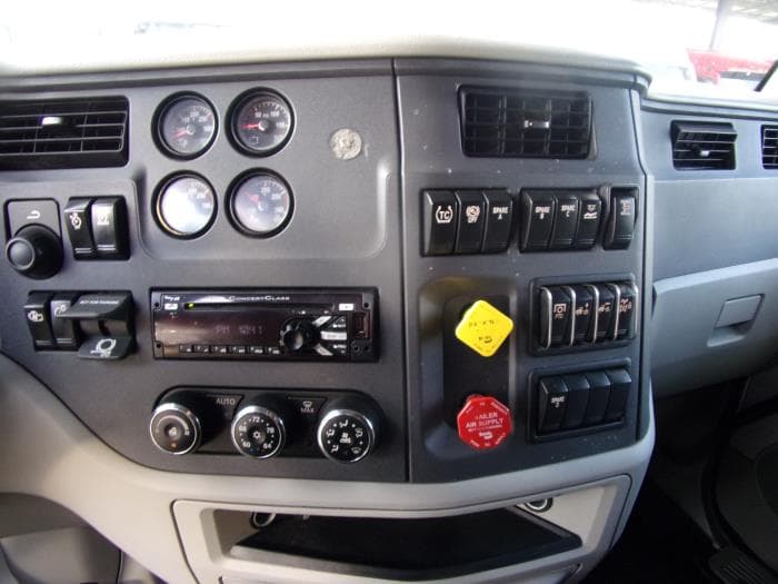2020 Peterbilt 579 — photo 13