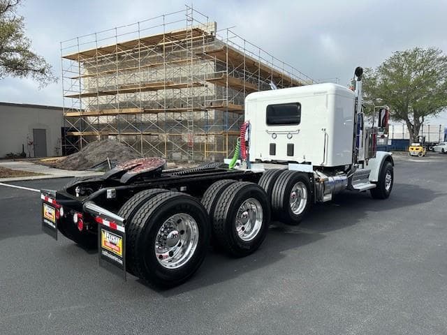 2027 Peterbilt 589 — photo 6