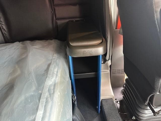 2027 Peterbilt 589 — photo 18