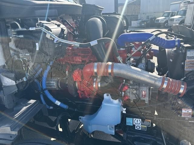 2025 Peterbilt 579 — photo 2