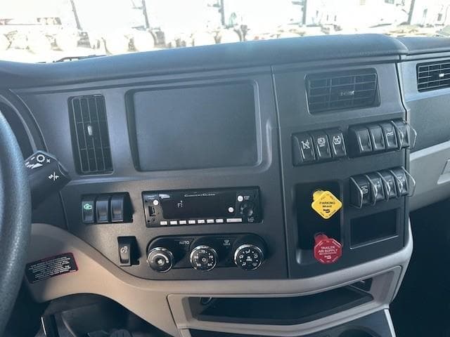 2025 Peterbilt 579 — photo 5